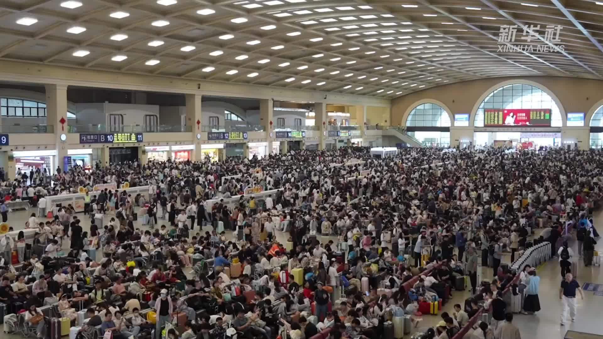 增运力 优服务 国铁武汉局全力保障“双节”返程路