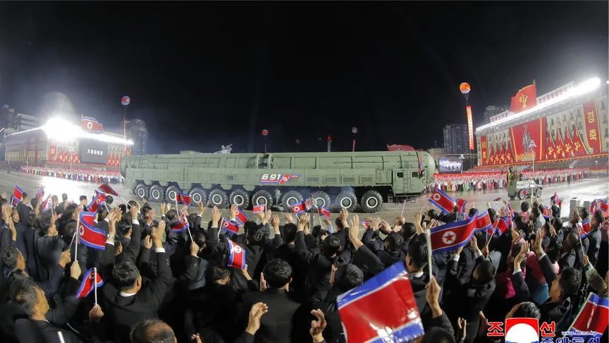 朝鲜阅兵展示“最强战略核武器”，韩媒称可直接打击美国本土