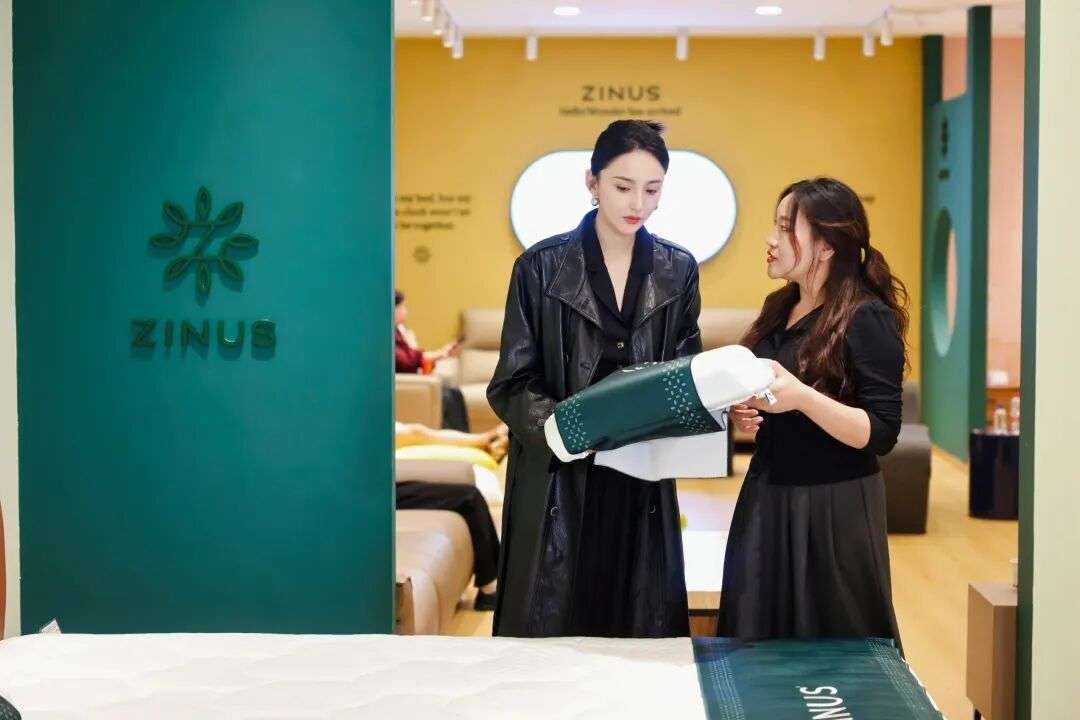 双节欢庆不停歇!万家丽“新年献礼 元旦钜惠”盛大启动!艾晓琪深度打卡世界地标