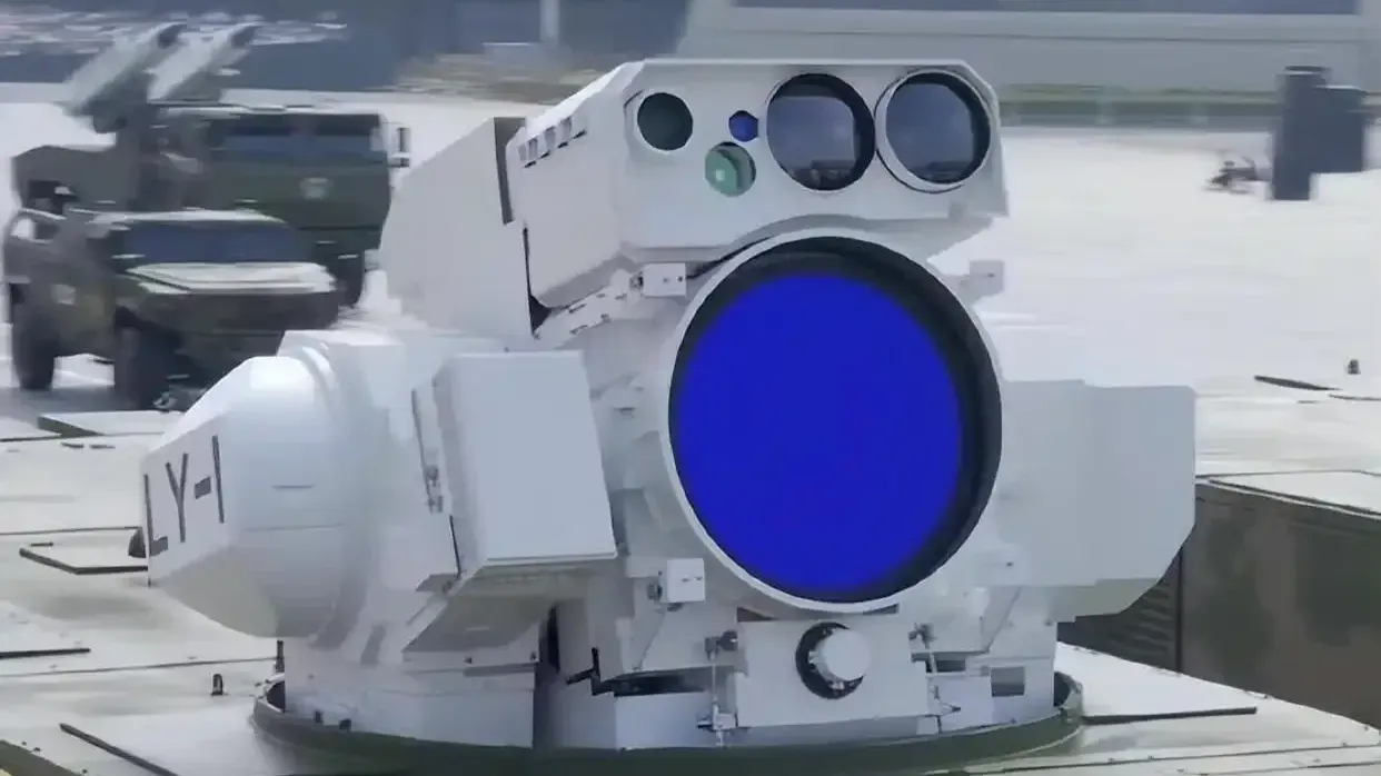 解放军新型舰载激光武器，可反制无人机和反舰导弹，战力或超美军同类武器
