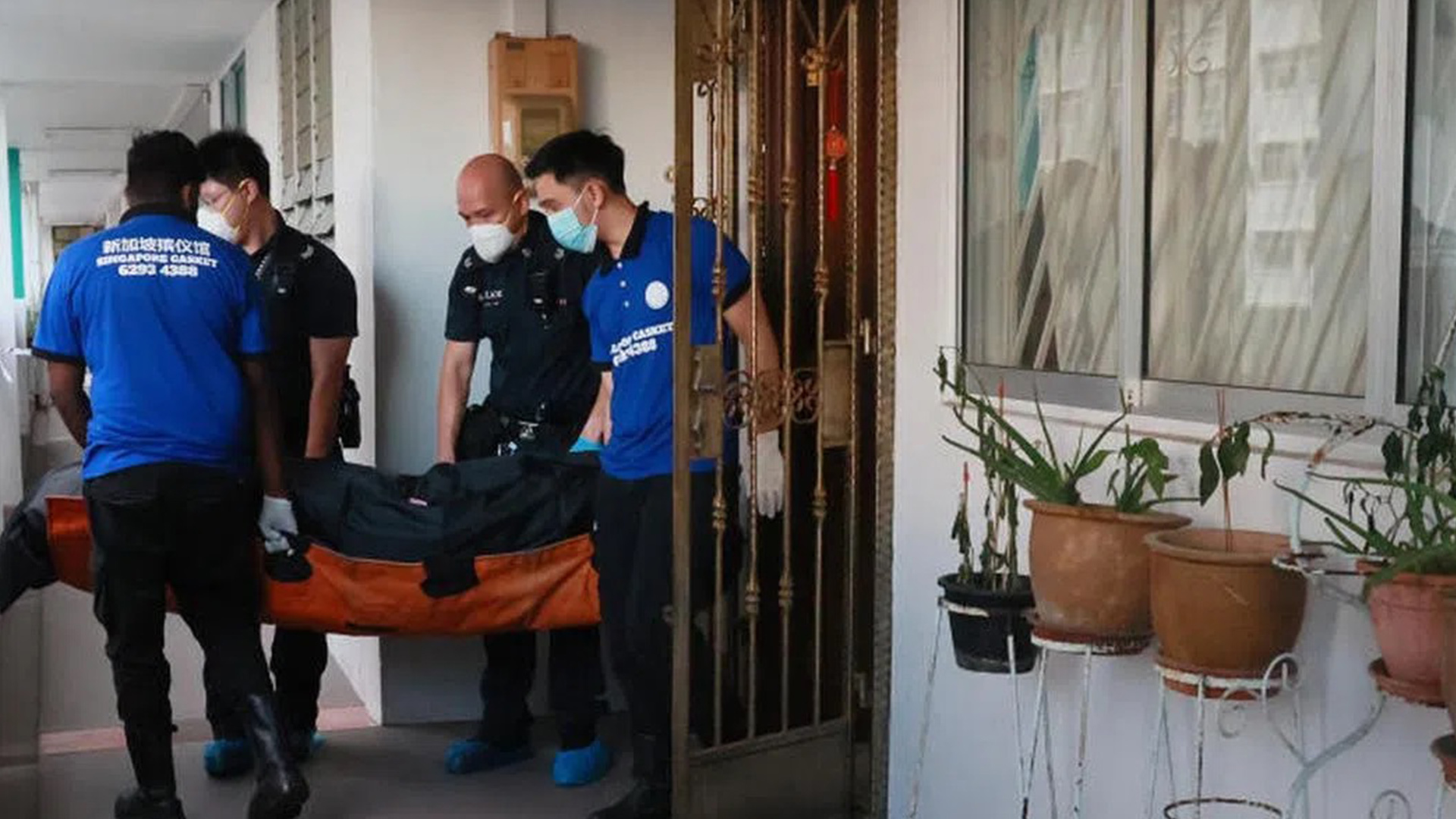 新加坡惊现一起骇人双尸案：父亲已化白骨，女儿陈尸客厅多日，楼下天花板滴血才被发现