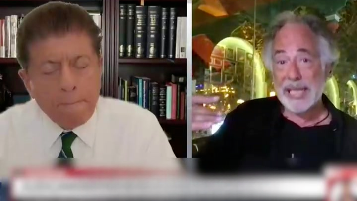 主持人拼命扯美国谈政治，嘉宾三句话离不开新疆，滔滔不绝兴奋分享新疆见闻