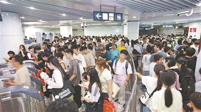 “雙節”期間南昌地鐵累計運送乘客1504萬人次 國慶節當天客流強度位列全國第一