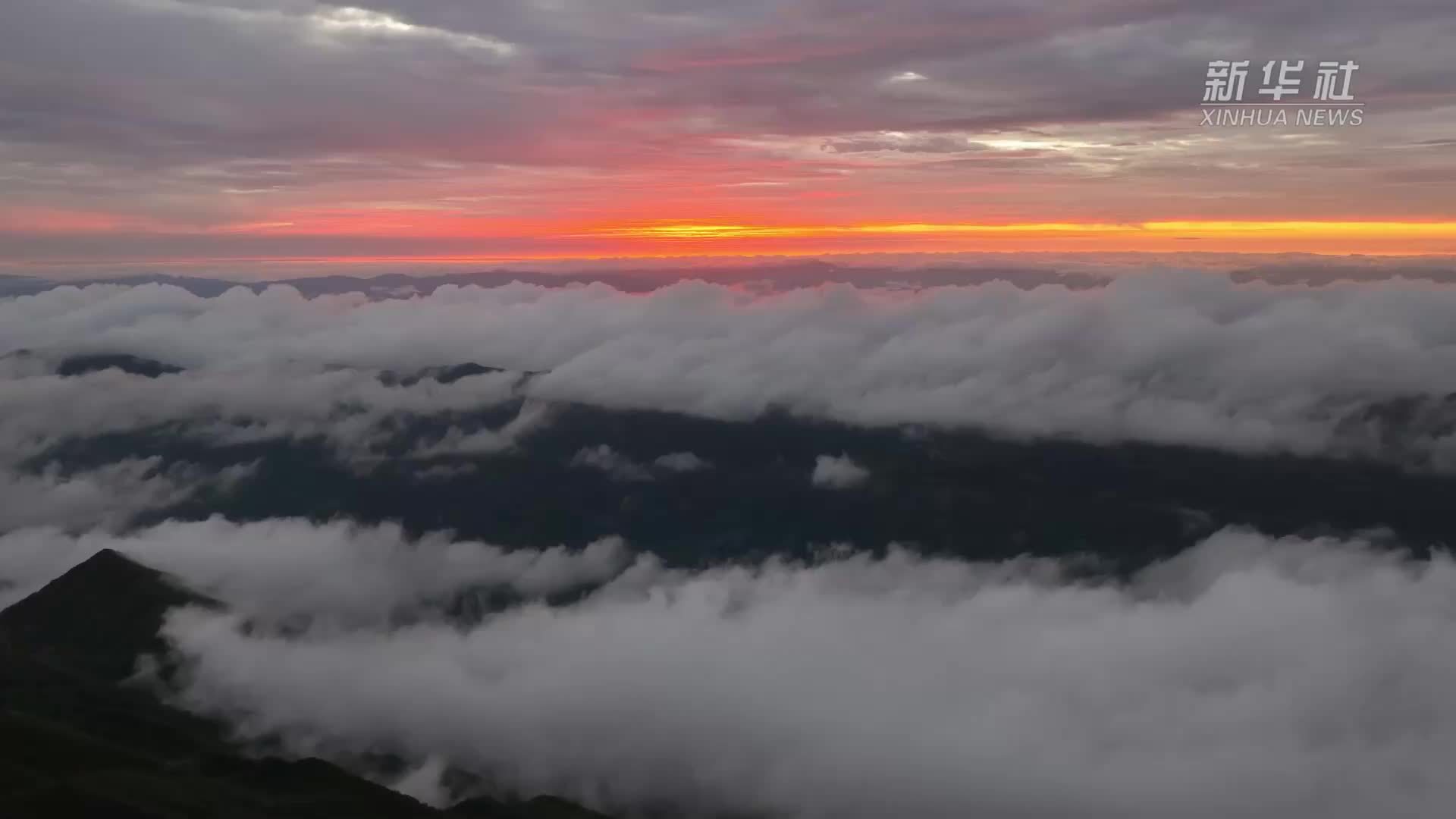 云南昭通：日出云海壮美如画