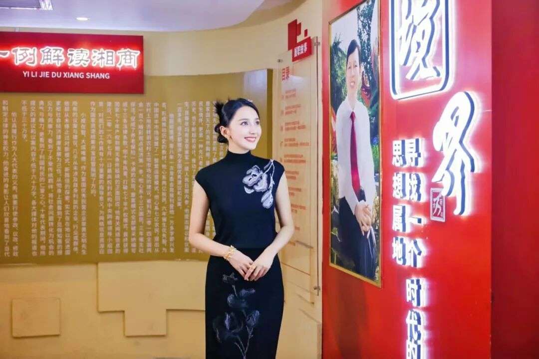 双节欢庆不停歇!万家丽“新年献礼 元旦钜惠”盛大启动!艾晓琪深度打卡世界地标