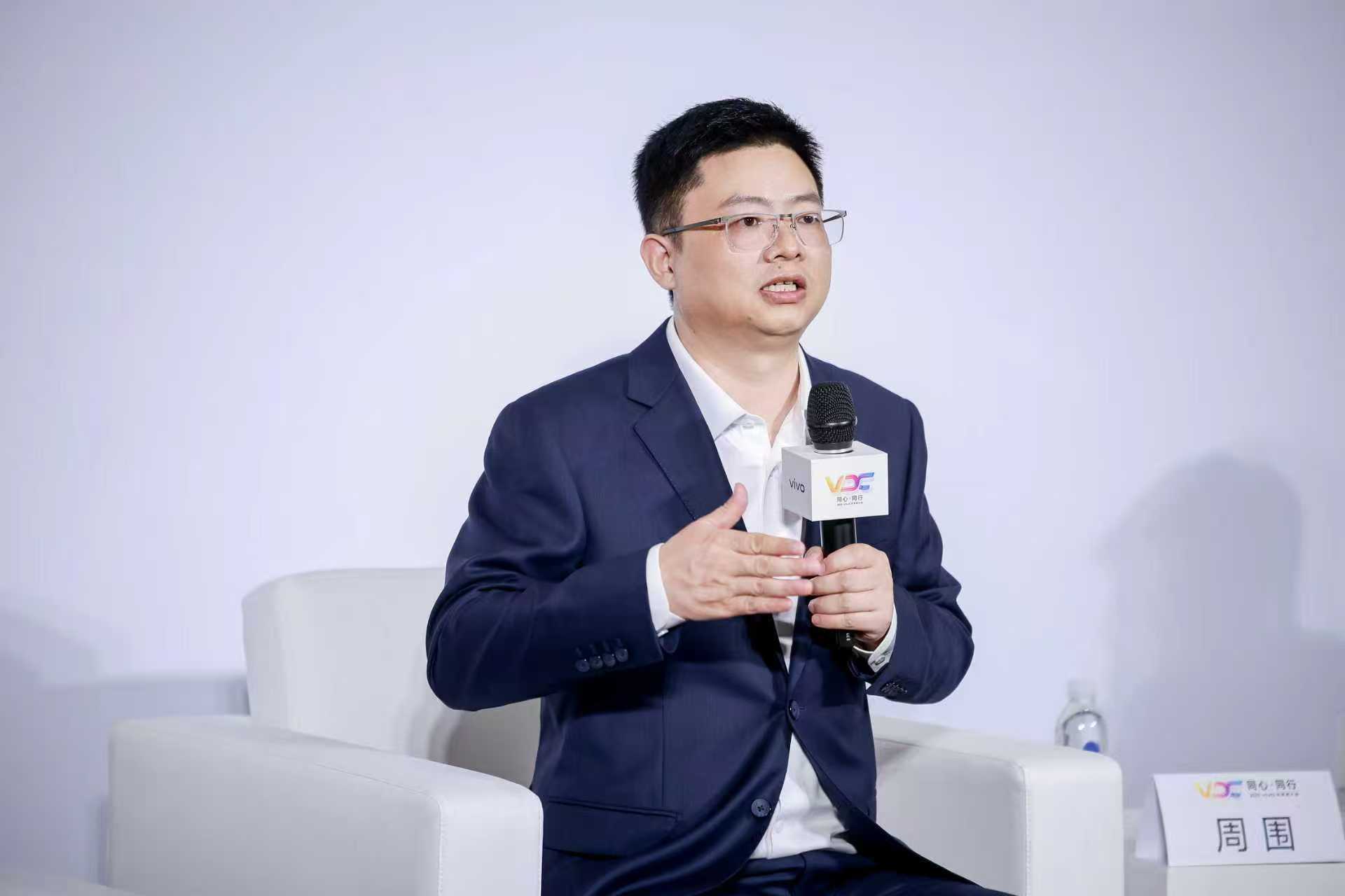 对话vivo副总裁周围：拒绝AI“功能过载”，揭秘vivo“系统功能AI化”的务实路径