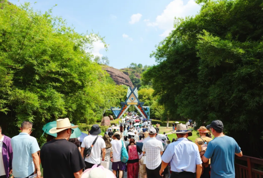 文商旅体深度融合激活假日经济 鹰潭市“双节”文旅成绩单亮眼
