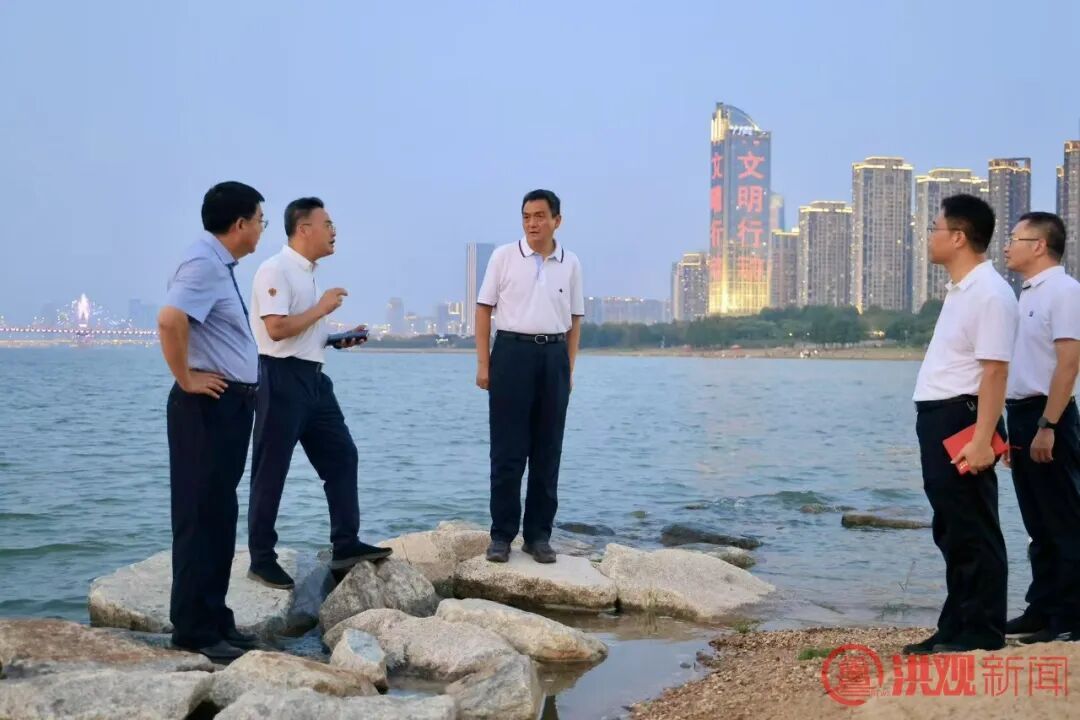 李红军检查部署泳场关闭后赣江“两滩七湾”运营工作
