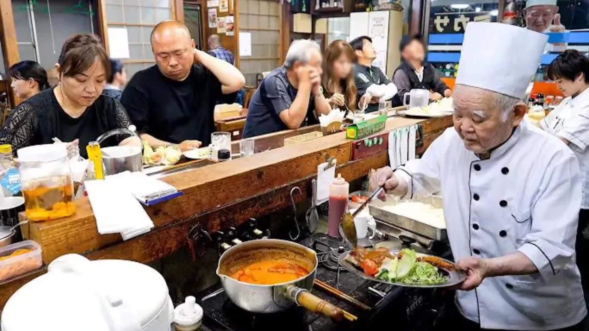 见识一下，日本82岁老人经营的厚切猪排饭，凌晨5点就开始干活