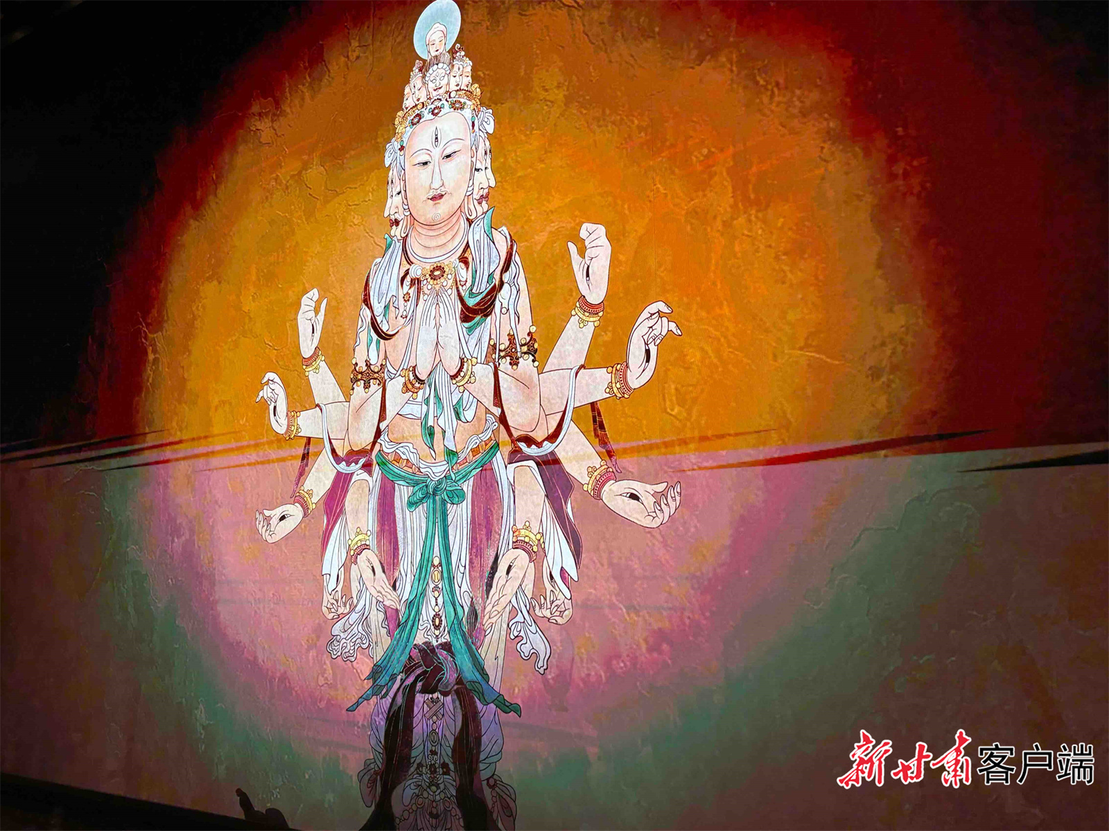 图为“丝路”展厅内敦煌壁画数字大屏