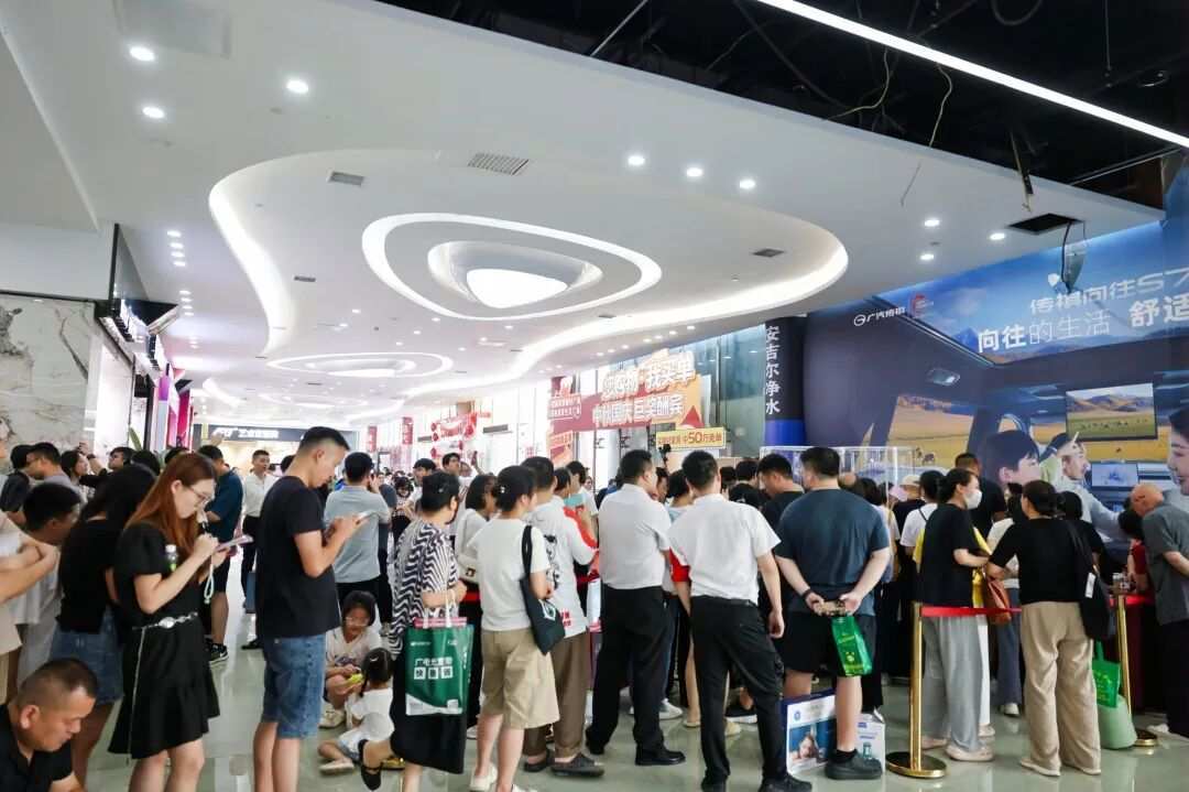 双节欢庆不停歇!万家丽“新年献礼 元旦钜惠”盛大启动!艾晓琪深度打卡世界地标
