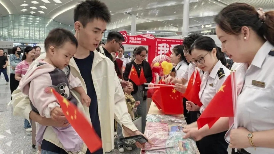 我的铁路风景｜车站化身流动的“文化驿站”，引来旅客纷纷打卡