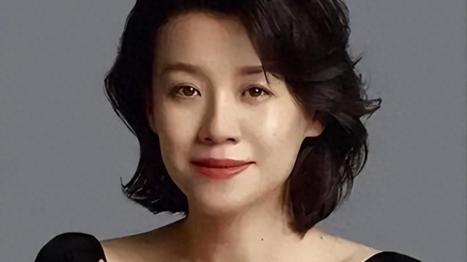 与四婚名导同居三年不结婚，后被抛弃患抑郁症，转身下嫁穷小子封面图