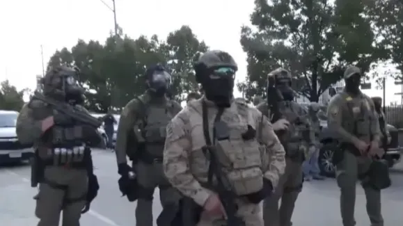 特朗普2.0的美国乱局：政府关门、城市“练兵”，还要对委内瑞拉动武？