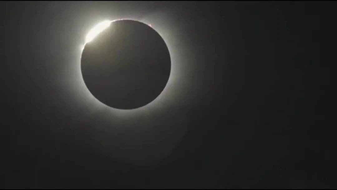 强势围观！这就是南极日全食，太壮观了