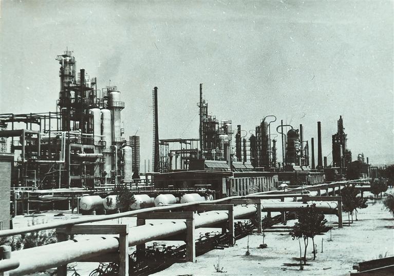 二十世纪五六十年代的兰州炼油厂一角
