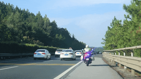 10月7日江西高速车流量16时达到峰值 部分收费站入口临时封闭