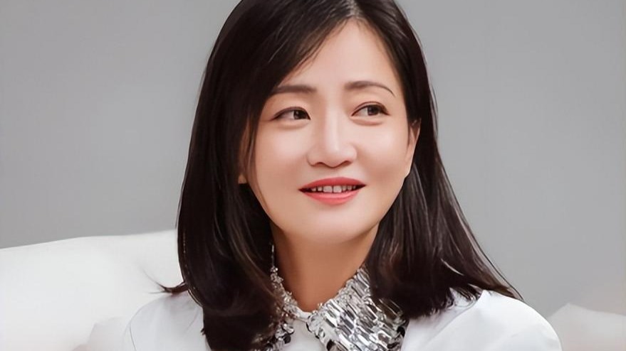 17岁影后沉寂十年，靠《再见爱人》翻红，47岁凭啥提名金鸡奖？封面图