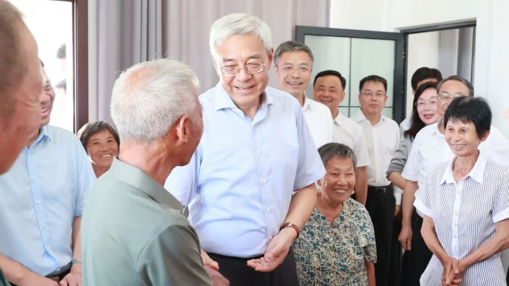 尹弘调研民生公共服务保障等工作