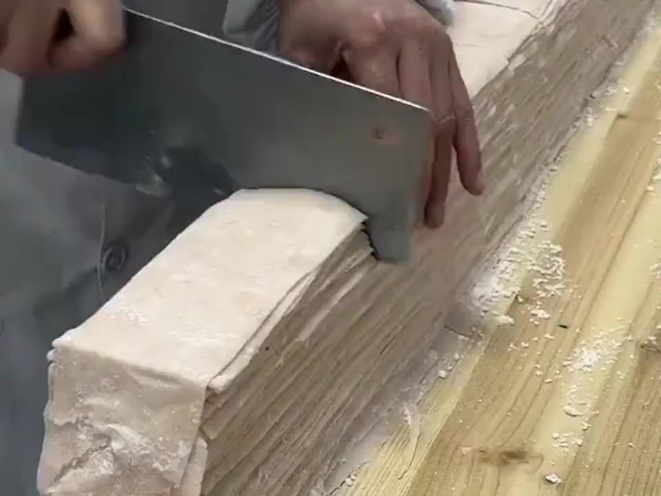 原来馄饨皮是这样做的