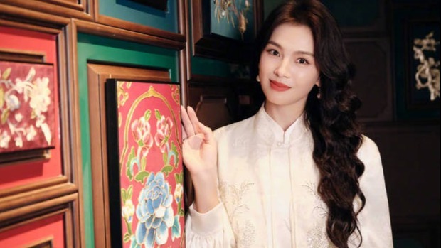 劉濤新中式造型詮釋東方美學(xué)，一襲素衣溫婉大氣