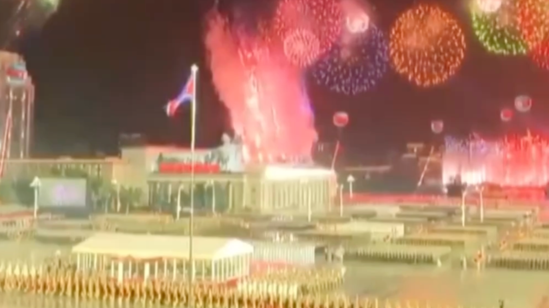 现场画面！朝鲜举行盛大阅兵式