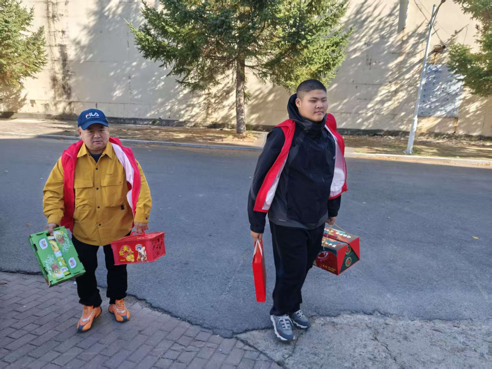 情暖中秋，爱在兴安——伊春兴安弘志志愿服务队国庆期间开展献爱心慰问活动