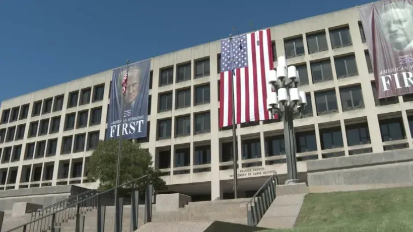 政府关门的代价，不只是简单的经济损失，而是对美国制度的一场极限测试