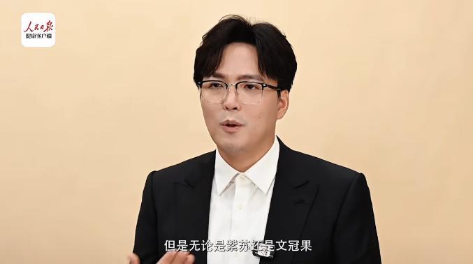 图为：李珈贤接受人民日报健康时报专访