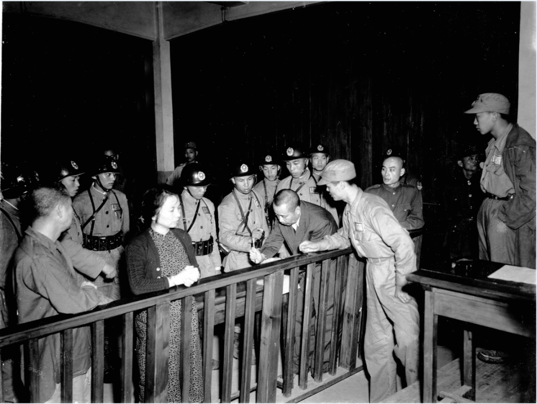 1950年6月,朱枫、吴石等人在国民党的军事法庭上。资料图.png