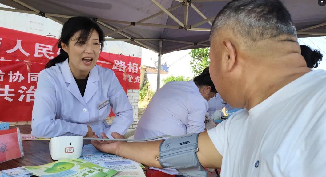 荣立萍：坚守肺病诊疗一线，用奉献和大爱诠释“医者仁心”