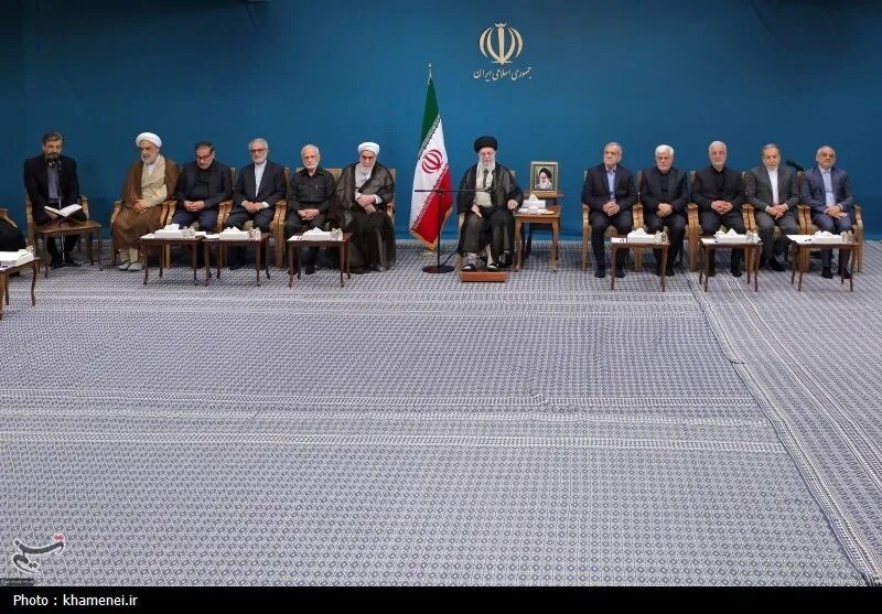 伊朗最高领袖哈梅内伊同伊朗总统佩泽希齐扬及