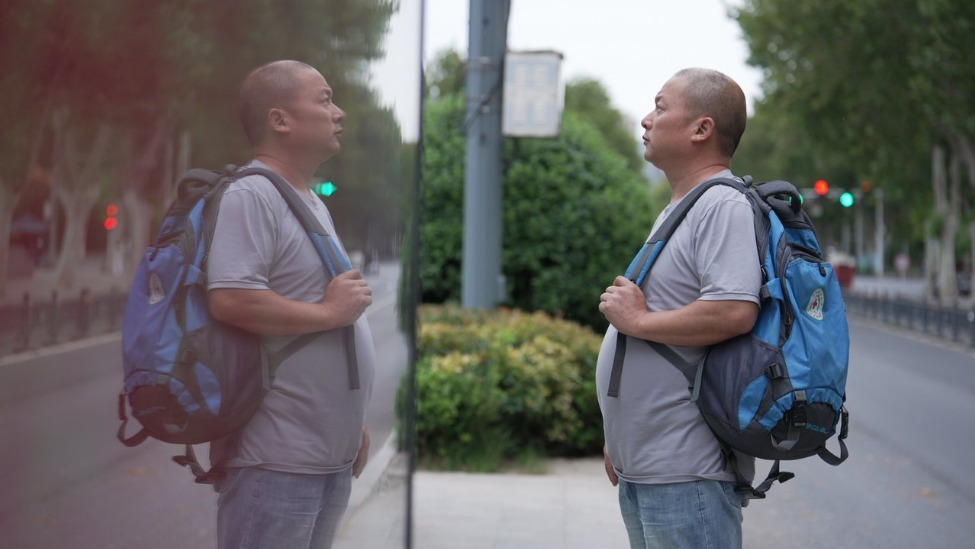 17岁儿子自杀后，父亲伪装成小学生潜伏群里做卧底，发现“约死群”秘密......