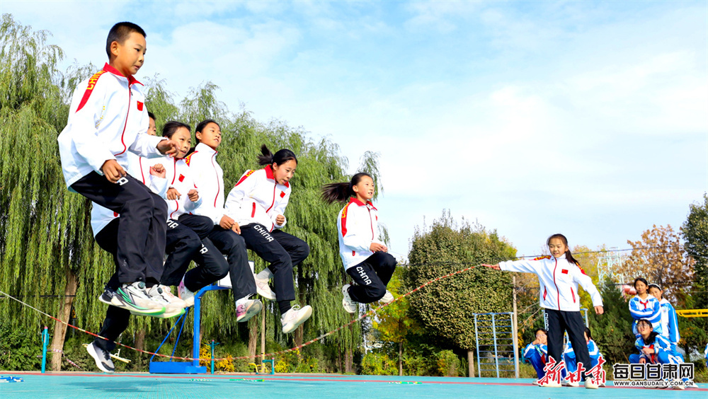 甘肃高台:一根跳绳串起少年成长路