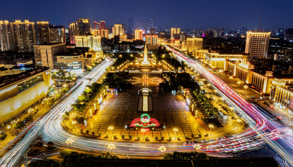 南昌：车流如织 丰碑似炬（图）