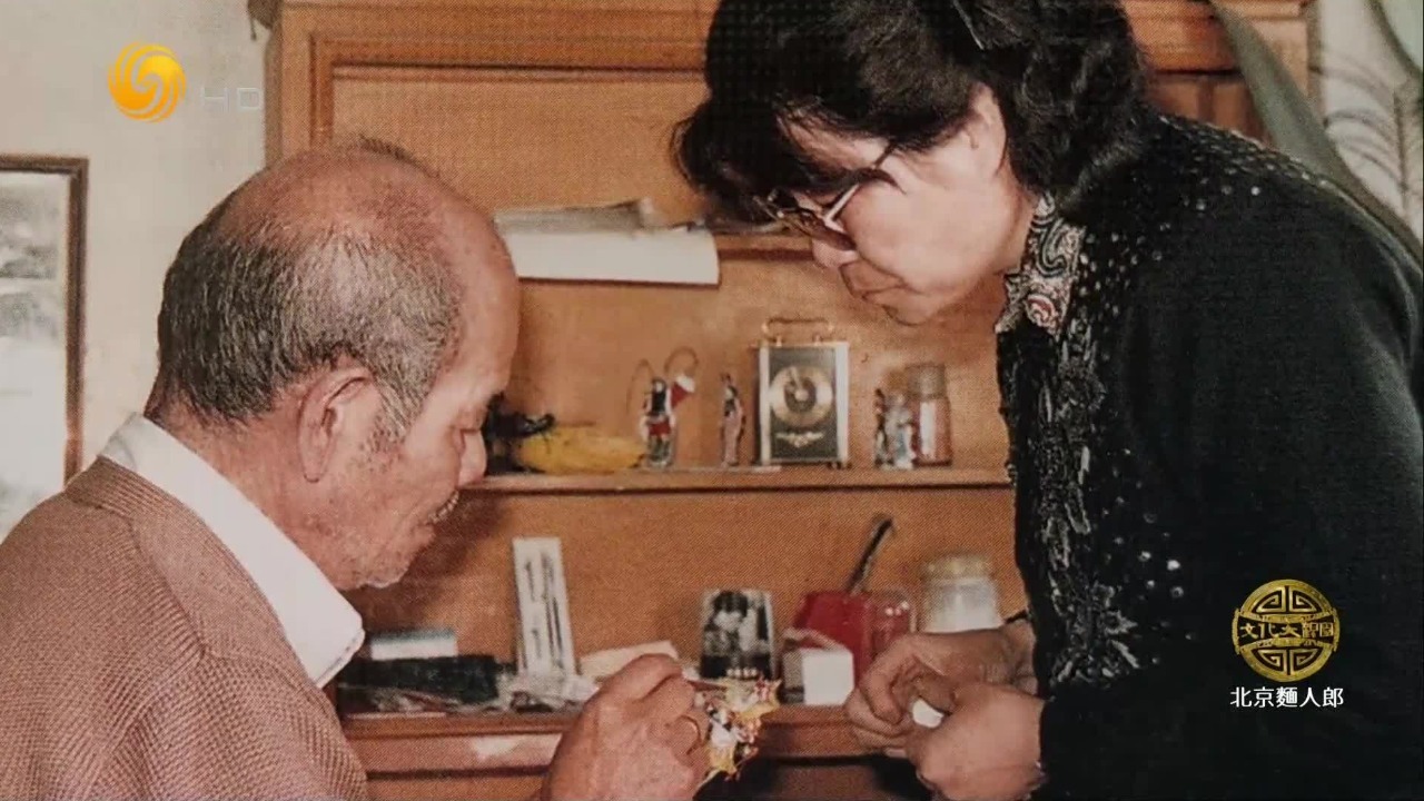 父亲靠捏面人的手艺养活全家，郎志丽早早与这团面结下不解之缘