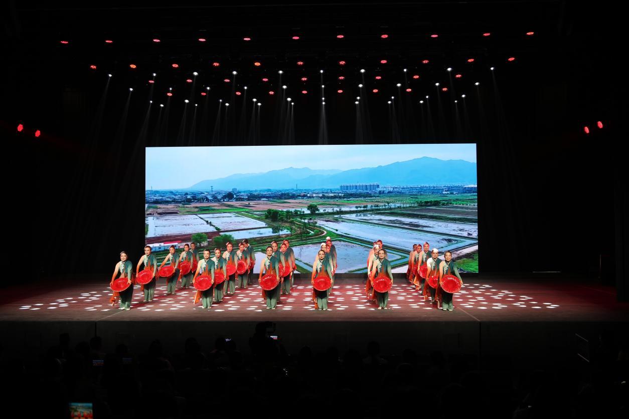 西安大劇院實驗劇場首秀!2025西安高新區廣場舞大賽精彩上演