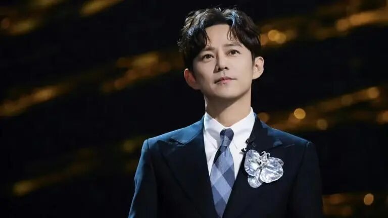 谢娜也没想到，自己前脚主持完中秋，何炅后脚就走上了上坡路！封面图