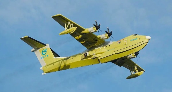 AG600“鲲龙”批产第三架机（1103架机）完成生产试飞