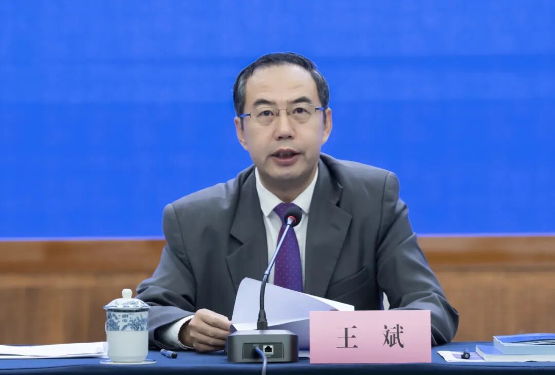 海南省委常委、宣传部部长，省委新闻发言人王斌