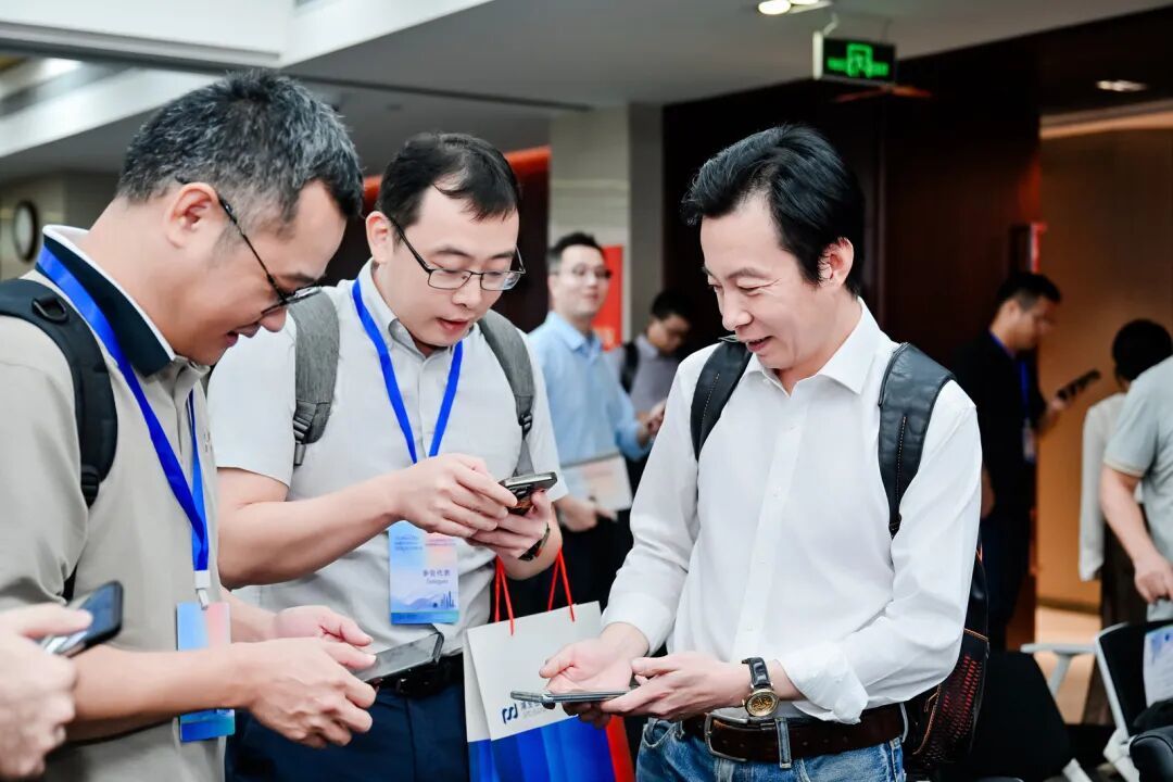 图:与会嘉宾互动交流