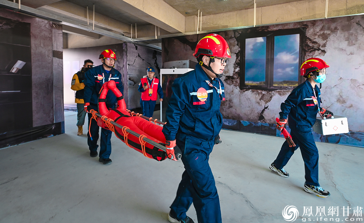 地震坍塌救援比赛现场　杨艺锴　摄