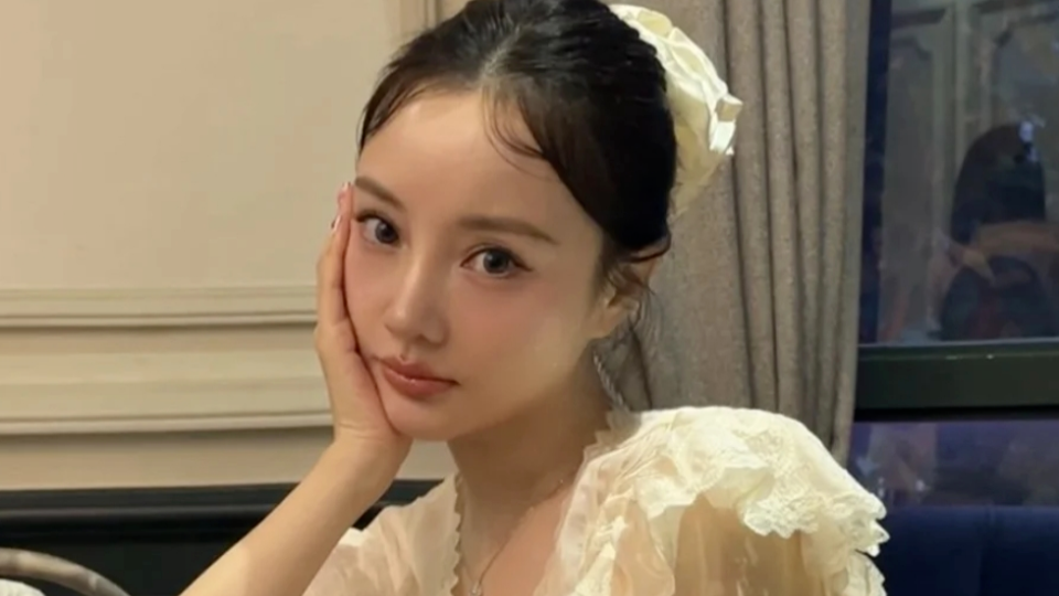 44岁李小璐参加公开活动！怼脸拍真实状态曝光，网友态度两极分化封面图