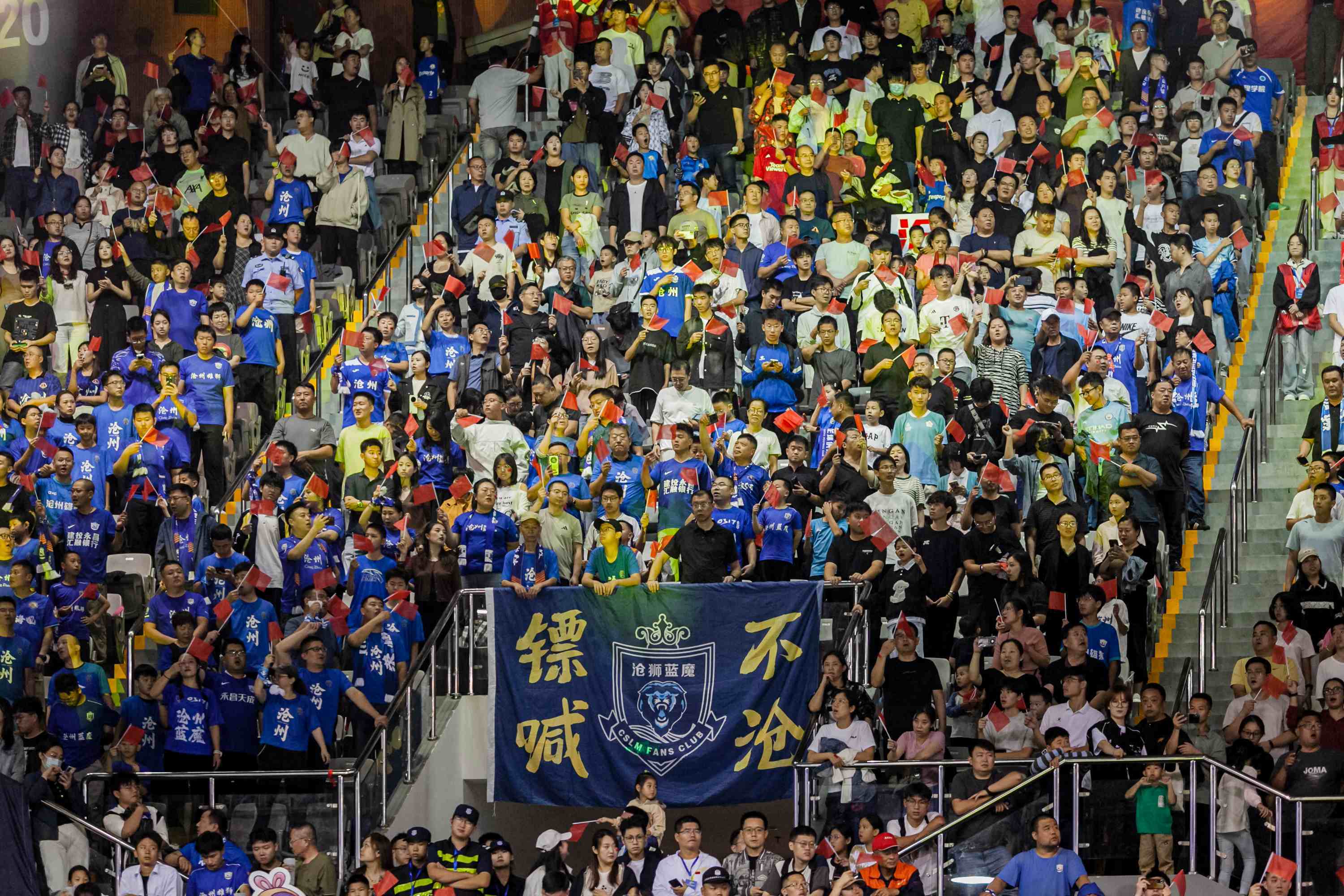 【组图】河北沧州：球迷成为看台“风景”