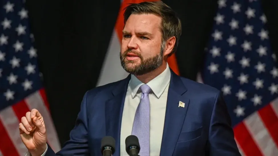 美共和党年轻领袖被曝拿非裔甚至强奸开玩笑，万斯：他们还是孩子