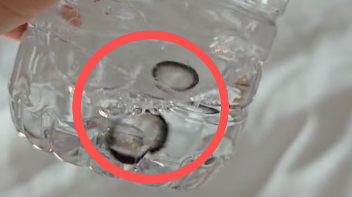 女子称酒店矿泉水中喝出美瞳，酒店回应：已报警，愿赔偿当天房费