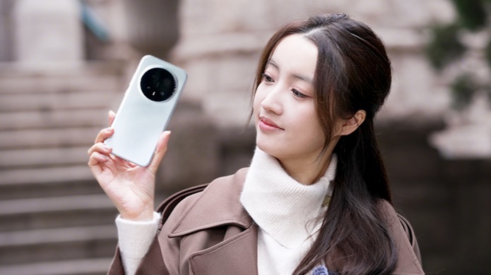 荣耀Magic8 Pro：2亿像素夜神长焦与自进化AI 抬手就出片