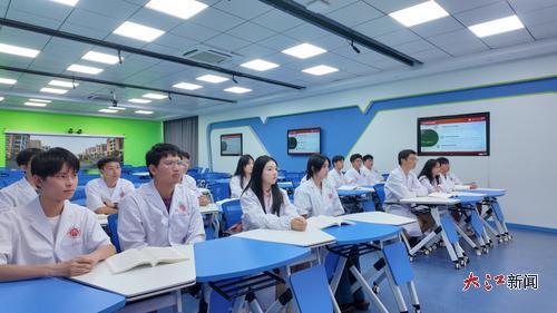 学生们在上课。