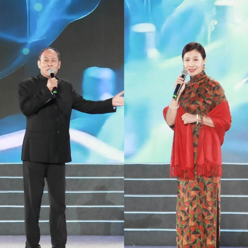 (图8)著名表演艺术家张光北、陈炜伉俪带来深情朗诵《我在等你》