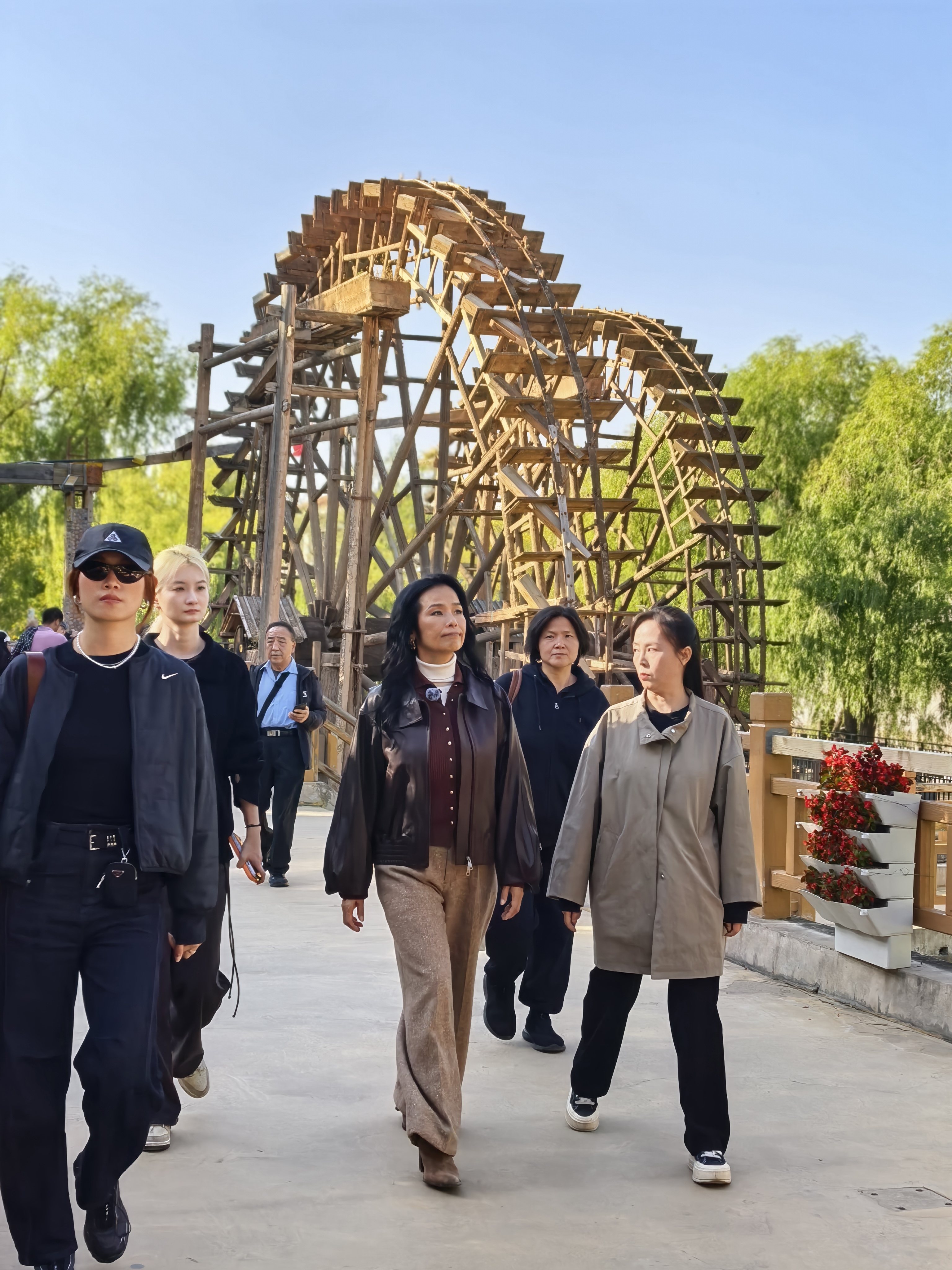 韦唯游览黄河风情线